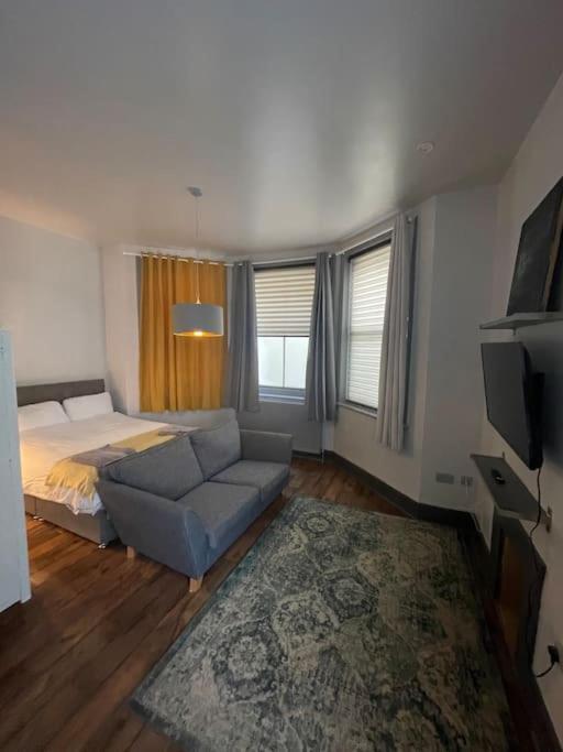 Апартаменты 1 Comfortable Studio Брайтонн Экстерьер фото
